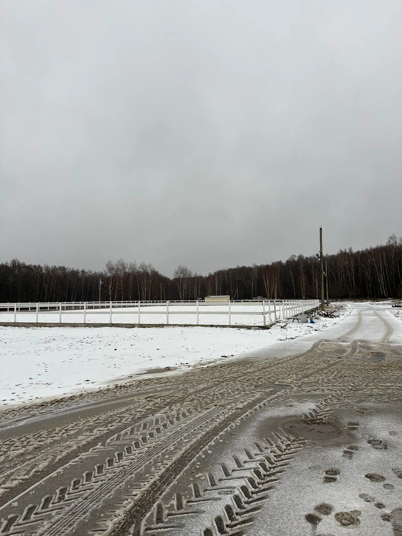 Крытый отапливаемый манеж с еврогрунтом